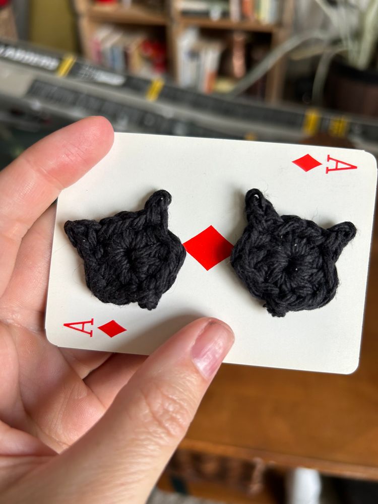Black cat earrings 