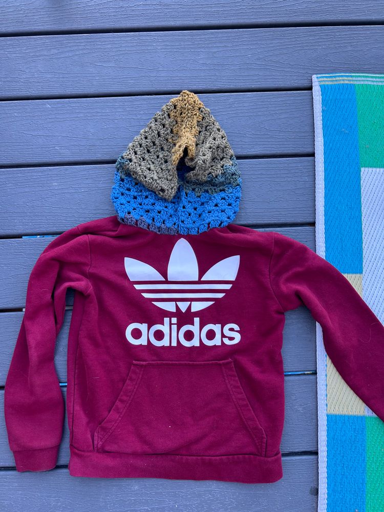 Adidas youth sweatshirt with crochet hood